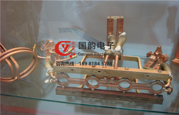 感应加热器